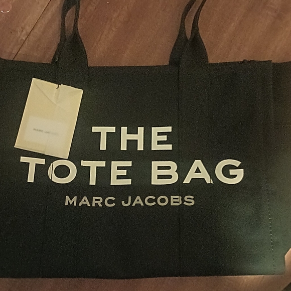 Marc Jacobs Black Tote Bag with Iconic Branding - Picture 2 of 2